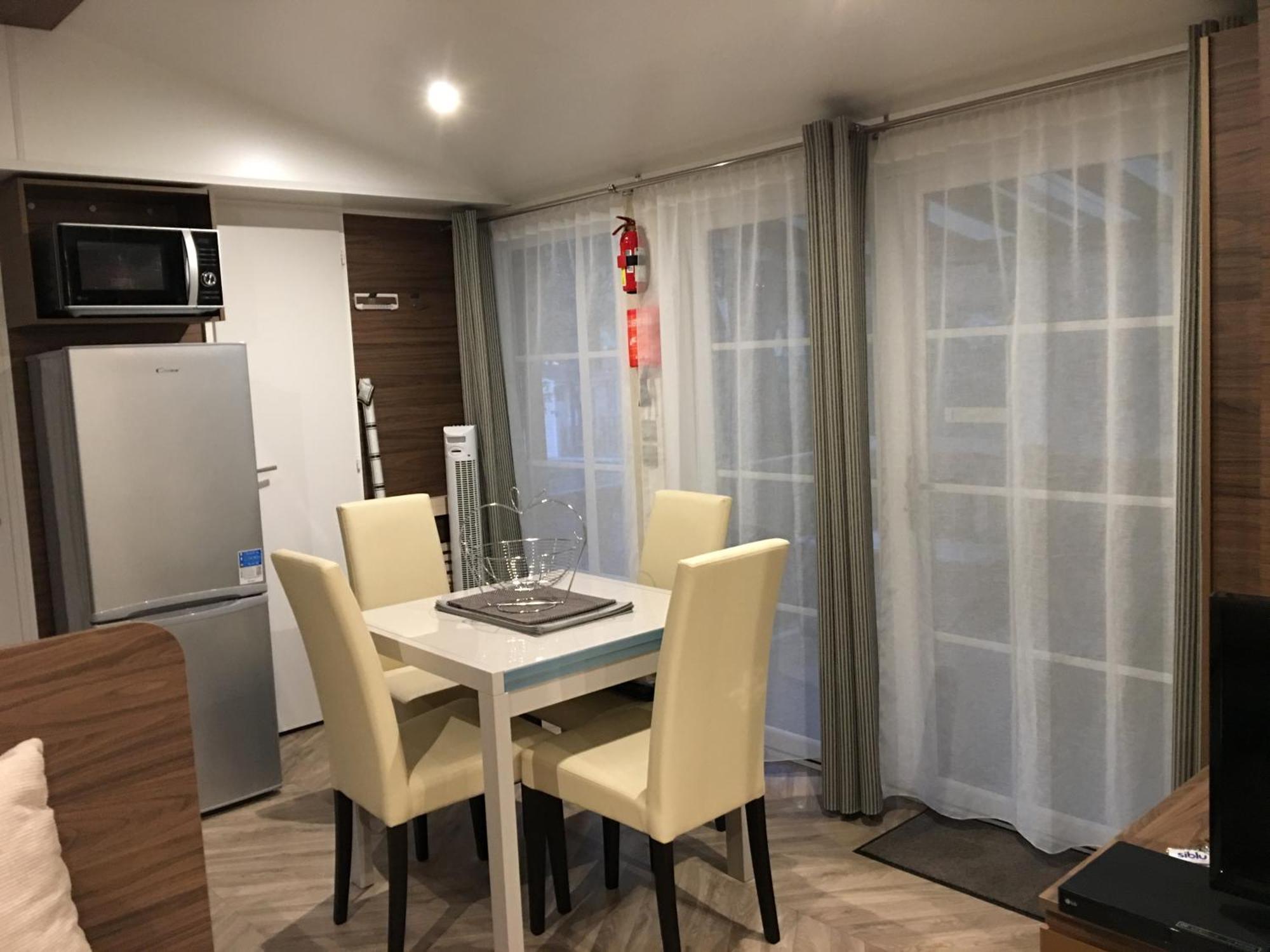 Mobilhome Familial 6 A 7 P 3 Chambres 42 M2 Saint Brevin Les Pierres Couchees Eksteriør billede